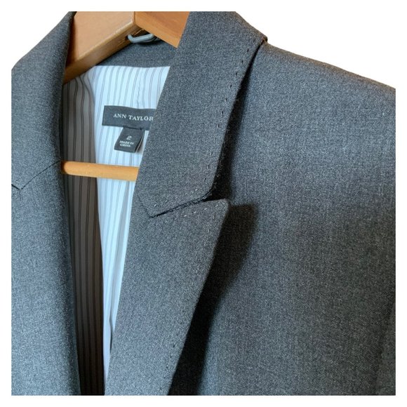 Ann Taylor - Notched One Button Blazer in Seasonless Stretch \ Size 2 - Picture 3 of 7